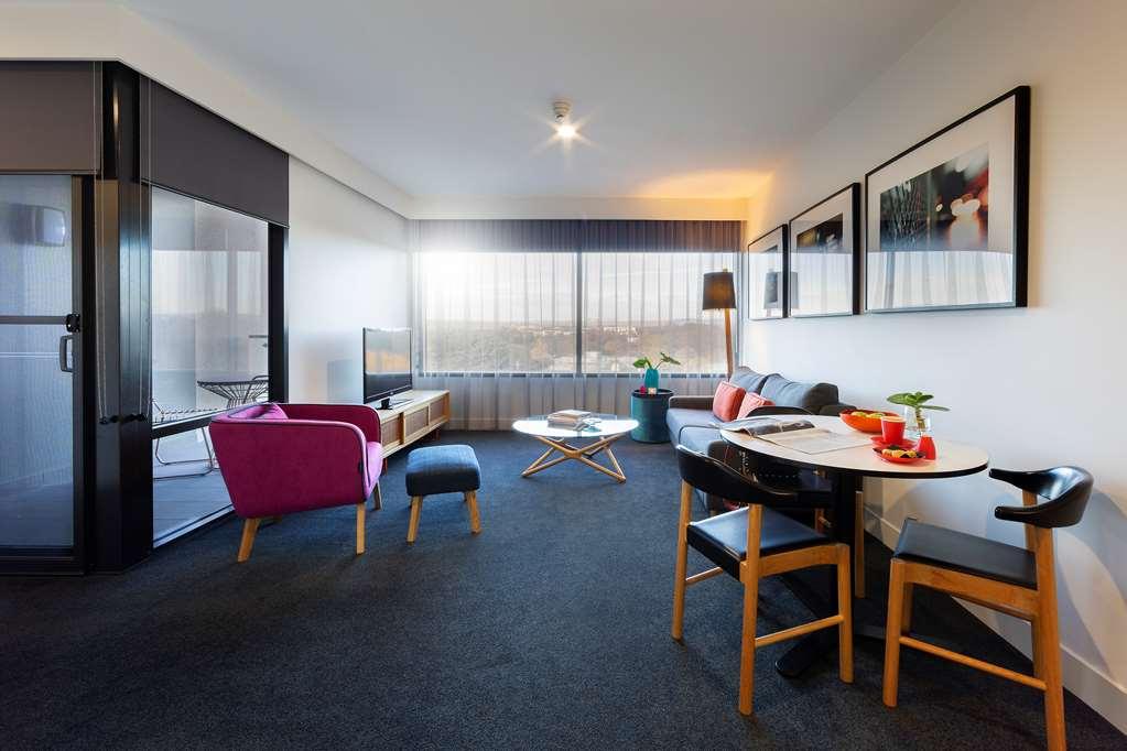 East Hotel And Apartments Canberra Room photo